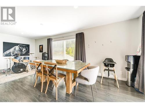 7010 Sun Valley Road, Kelowna, BC - Indoor Photo Showing Dining Room