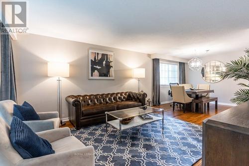 1201 Kane Road, Mississauga, ON - Indoor Photo Showing Living Room