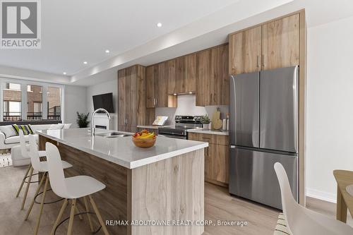 1354 William Halton Parkway, Oakville, ON - Indoor Photo Showing Kitchen With Stainless Steel Kitchen With Double Sink