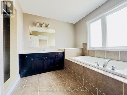 1124 Solomon Court, Milton, ON - Indoor Photo Showing Bathroom