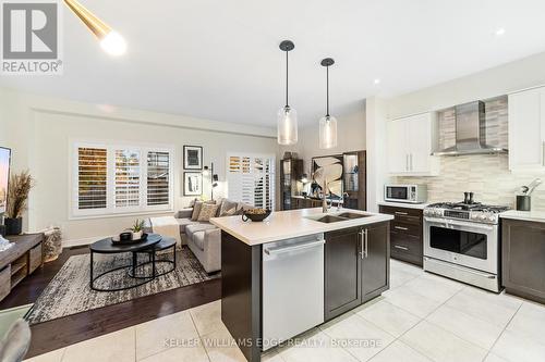 2 - 2086 Ghent Avenue, Burlington, ON - Indoor Photo Showing Kitchen With Stainless Steel Kitchen With Double Sink With Upgraded Kitchen