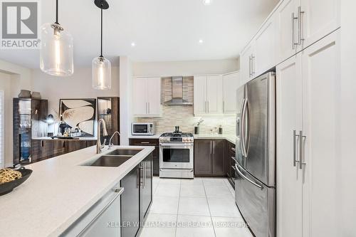 2 - 2086 Ghent Avenue, Burlington, ON - Indoor Photo Showing Kitchen With Stainless Steel Kitchen With Double Sink With Upgraded Kitchen