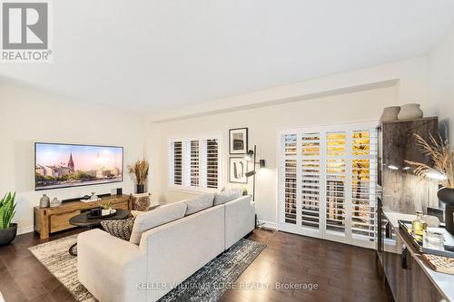 2 - 2086 Ghent Avenue, Burlington, ON - Indoor Photo Showing Living Room