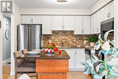 62 Pidduck Street, Clarington (Courtice), ON - Indoor Photo Showing Kitchen