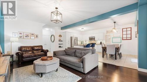 211 Maple Bush Drive, Cambridge, ON - Indoor Photo Showing Living Room