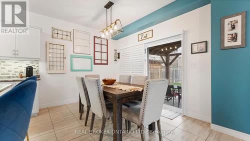 211 Maple Bush Drive, Cambridge, ON - Indoor Photo Showing Dining Room