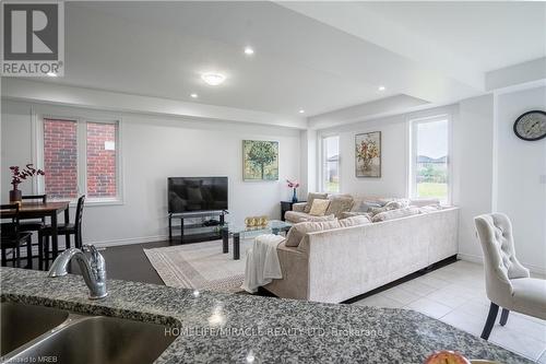 58 Beauchamp Drive, Cambridge, ON - Indoor Photo Showing Living Room