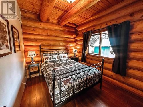 7895 Dean Road, Bridge Lake, BC - Indoor Photo Showing Bedroom