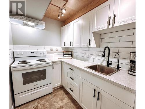 7895 Dean Road, Bridge Lake, BC - Indoor Photo Showing Kitchen