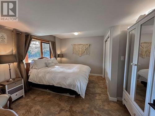 7895 Dean Road, Bridge Lake, BC - Indoor Photo Showing Bedroom