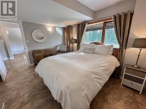 7895 Dean Road, Bridge Lake, BC - Indoor Photo Showing Bedroom