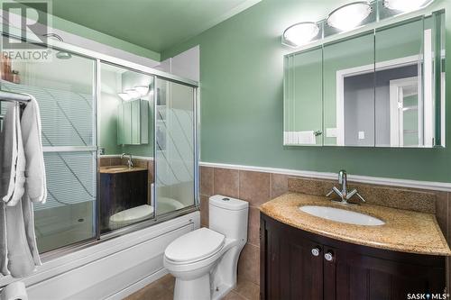 3723 Taylor Street E, Saskatoon, SK - Indoor Photo Showing Bathroom