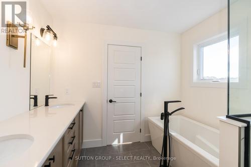 Lot 2 Briscoe Crescent, Strathroy-Caradoc (Ne), ON - Indoor Photo Showing Bathroom