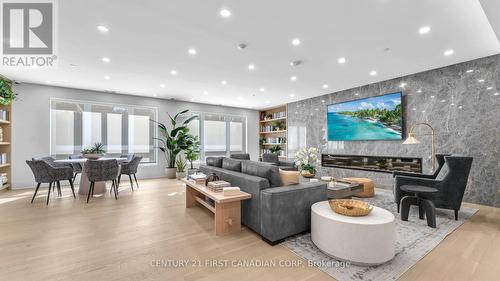 402 - 1975 Fountain Grass Drive, London, ON - Indoor Photo Showing Living Room