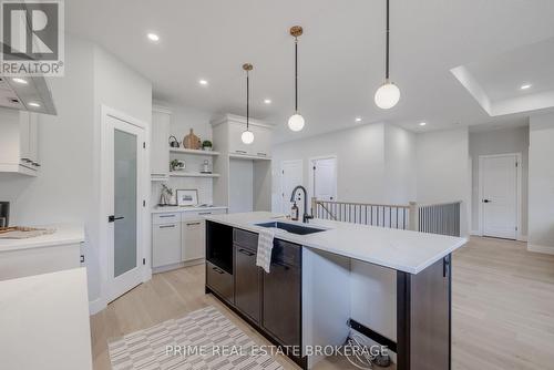 46 Elwood Street, Strathroy-Caradoc (Caradoc), ON - Indoor Photo Showing Kitchen