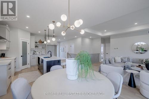 46 Elwood Street, Strathroy-Caradoc (Caradoc), ON - Indoor Photo Showing Dining Room