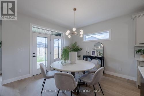 46 Elwood Street, Strathroy-Caradoc (Caradoc), ON - Indoor Photo Showing Dining Room