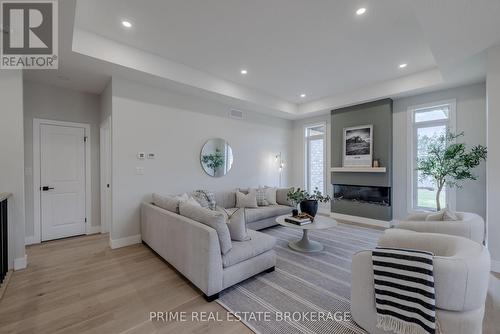 46 Elwood Street, Strathroy-Caradoc (Caradoc), ON - Indoor Photo Showing Living Room With Fireplace