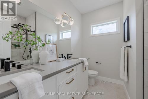 46 Elwood Street, Strathroy-Caradoc (Caradoc), ON - Indoor Photo Showing Bathroom