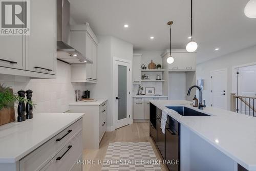 46 Elwood Street, Strathroy-Caradoc (Caradoc), ON - Indoor Photo Showing Kitchen