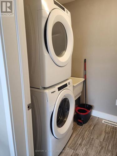 9 - 1960 Dalmagarry Road, London, ON - Indoor Photo Showing Laundry Room