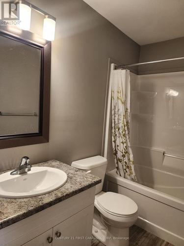 9 - 1960 Dalmagarry Road, London, ON - Indoor Photo Showing Bathroom