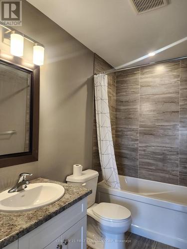 9 - 1960 Dalmagarry Road, London, ON - Indoor Photo Showing Bathroom