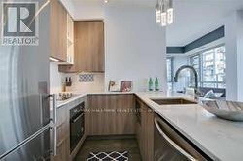 810 - 200 Sackville Street, Toronto, ON - Indoor Photo Showing Kitchen With Upgraded Kitchen