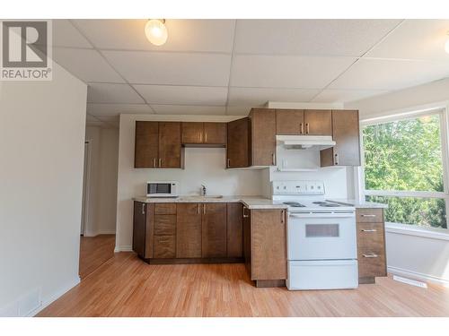 14487 Sutherland Place, Summerland, BC - Indoor Photo Showing Kitchen