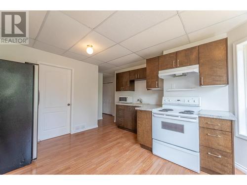 14487 Sutherland Place, Summerland, BC - Indoor Photo Showing Kitchen