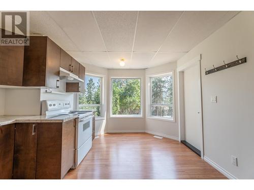 14487 Sutherland Place, Summerland, BC - Indoor Photo Showing Kitchen