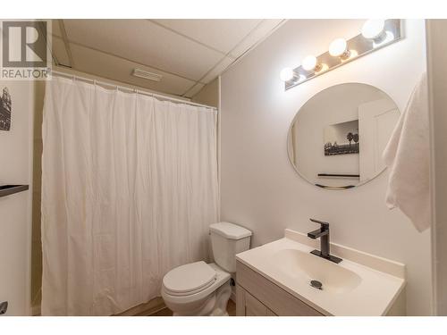 14487 Sutherland Place, Summerland, BC - Indoor Photo Showing Bathroom