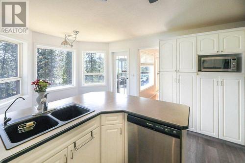 14487 Sutherland Place, Summerland, BC - Indoor Photo Showing Kitchen With Double Sink