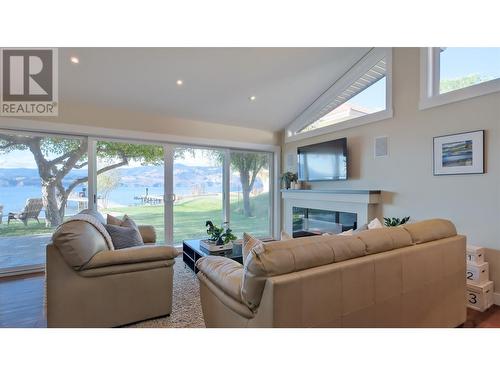 7005 Indian Rock Road Unit# 6, Naramata, BC - Indoor Photo Showing Living Room With Fireplace