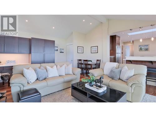 7005 Indian Rock Road Unit# 6, Naramata, BC - Indoor Photo Showing Living Room