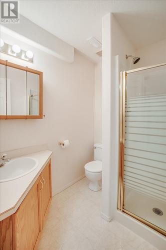 825 Merrycreek Road Unit# 111, Castlegar, BC - Indoor Photo Showing Bathroom