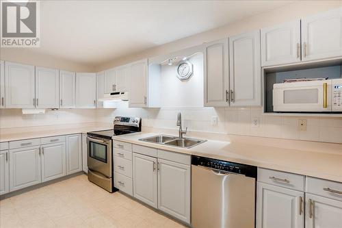 825 Merrycreek Road Unit# 111, Castlegar, BC - Indoor Photo Showing Kitchen With Double Sink