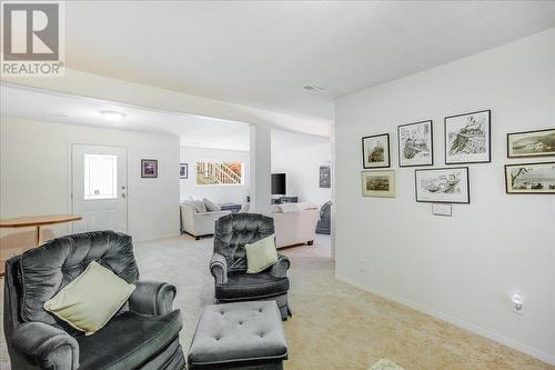 825 Merrycreek Road Unit# 111, Castlegar, BC - Indoor Photo Showing Living Room