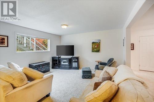 825 Merrycreek Road Unit# 111, Castlegar, BC - Indoor Photo Showing Living Room