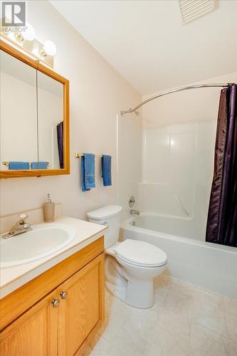 825 Merrycreek Road Unit# 111, Castlegar, BC - Indoor Photo Showing Bathroom