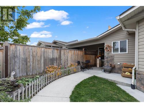 2188 Burnett Street, Kelowna, BC - Outdoor With Exterior