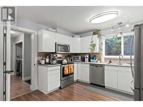 2188 Burnett Street, Kelowna, BC - Indoor Photo Showing Kitchen With Double Sink