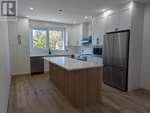 4834 Mountain View Drive, Fairmont Hot Springs, BC - Indoor Photo Showing Kitchen