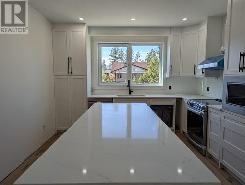 4834 Mountain View Drive, Fairmont Hot Springs, BC - Indoor Photo Showing Kitchen