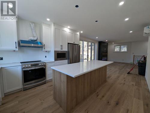 4834 Mountain View Drive, Fairmont Hot Springs, BC - Indoor Photo Showing Kitchen With Upgraded Kitchen