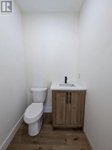 4834 Mountain View Drive, Fairmont Hot Springs, BC - Indoor Photo Showing Bathroom