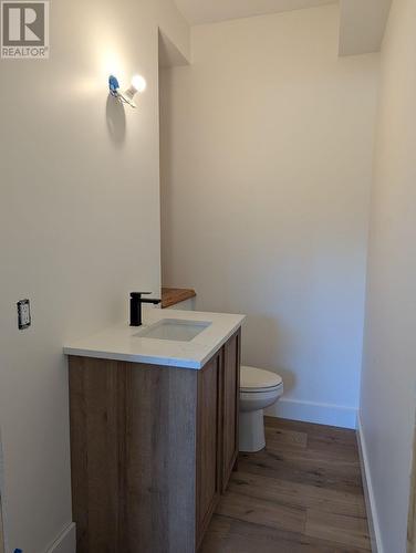 4834 Mountain View Drive, Fairmont Hot Springs, BC - Indoor Photo Showing Bathroom