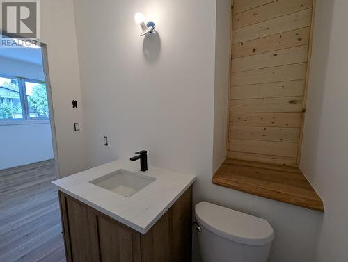 4834 Mountain View Drive, Fairmont Hot Springs, BC - Indoor Photo Showing Bathroom