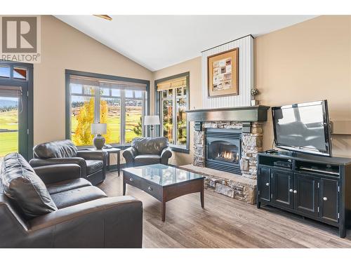 272 Chicopee Road Unit# 14C, Vernon, BC - Indoor Photo Showing Living Room With Fireplace