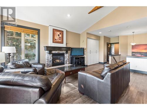 272 Chicopee Road Unit# 14C, Vernon, BC - Indoor Photo Showing Living Room With Fireplace